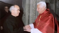 Slovák, ktorý slúžil pápežom: Mal som blízky vzťah k Benediktovi aj Františkovi. Ak by nebolo Jána Pavla II., vo Vatikáne by som nepracoval