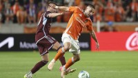 Lingr dobývá Ameriku. Dva starty, dva góly, Houstonu předvedl Ronalda
