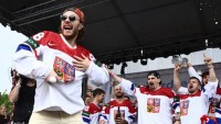 Hokejoví majstri sveta posilnili svoje šance na obhajobu titulu. Po Českých hrách sa k tímu pripojí najväčšia hviezda