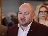 Minister Huliak navrhuje vyššie zdanenie bánk, automobiliek a reťazcov