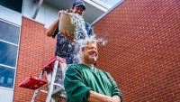 Ice Bucket Challenge opět zaplavila sociální sítě. Nově cílí na duševní zdraví