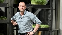Šéf České televize viní dva radní z nátlaku. Lže, tvrdí Matocha s Veselým