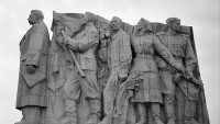 Na Letné měli být sokolové, místo nich vznikl obří Stalin. Zabíjel i jako socha