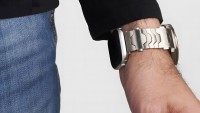 Jak nosit Apple Watch a Rolexky na jednom zápěstí. Speciální řemínek je spojí v jeden celek