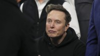 Tesla údajne hľadá náhradu za Muska. Šéfka správnej rady sa vyjadrila jasne