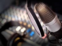 Rádio šokovalo svojich poslucháčov: Vysielalo s falošnou moderátorkou, nik o tom nevedel