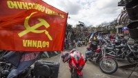 Ruský motorkársky klub Noční vlci prišiel na Slovensko. Vo Svidníku a na Dukle ich vítalo len zopár miestnych