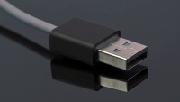 USB 2.0 slaví 25 let. I když už má několik generací nástupců, stále se používá i v nejnovějších iPhonech
