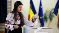 Rumuni znovu volí prezidenta. Favoritem je krajně pravicový Simion