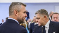 Pellegrini i Fico si uctia pamiatku Štefánika. Prezident na talianskom letisku, premiér pri mohyle
