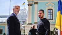 Prezident Ukrajiny Zelenskyj a jeho žena přiletěli do Prahy. Sejdou se s Pavlem