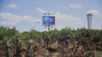 Húsiovia zaútočili raketami na letisko Bena Guriona v Tel Avive. Svetové aerolínie masovo rušia lety