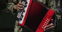 México: Los Alegres del Barranco imputados por apología de delito por usar imagen de líder de cártel