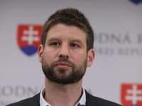 Hrôzy vojny si je potrebné pripomínať a poučiť sa z nich, upozornil Šimečka