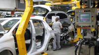 Automobilkám sa mierne uľaví, vyhnú sa tohtoročným pokutám za emisie. Dostali trochu času navyše