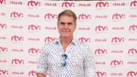 Vo štvorici po... Nevstupovať, stálo na výťahu do reštaurácie. Členovia slovenskej kapely neodolali, po poriadnej opici skončili na polícii