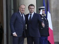 Tusk a Macron podpíšu zmluvu o vojenskej pomoci v prípade ohrozenia