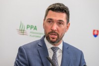 Opoziční poslanci pri téme eurofondov politikárčia, uviedol Takáč
