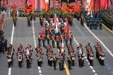 Tři hodiny demonstrace síly a tři roky neúspěšné války, říká k ruské vojenské přehlídce odborník Baar