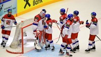 Třetí den MS v hokeji: Přání maminkám, spící komentátor a šílený Rus útočí