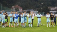 Ústí slavilo. Za prsatou moderátorku zaskočil gólman, nastřelené vlasy už rostou