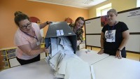 Volby do Sněmovny budou letos 3. a 4. října. Termín stanovil prezident