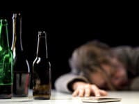 Po otrave alkoholom zomrelo najmenej 14 ľudí! Ďalších hospitalizovali v kritickom stave