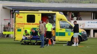 Ve Lhenicích šel fotbal stranou, bojovalo se o život mladého hráče