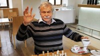 Legendární velmistr zemřel. Hort sbíral tituly a zvítězil i v Zápase století
