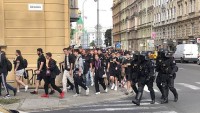 Fanoušci Sparty v Olomouci zastavili dopravu, policie nasadila koně