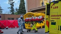 Pacient z Bulovky je v Česku od 6. května, hygienici dali do karantény 26 lidí