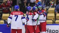 ON-LINE: Hokejisté proti Kazachstánu o čtvrtfinále, do branky se vrací Vejmelka