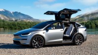 Tesla představila facelift Modelů S a X. Esko má rekordní dojezd, největší změnou je cena