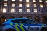 Policie zasahovala v budově Filozofické fakulty kvůli 24leté ženě. Natáčela video oslavující střelce