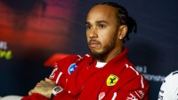 Hamilton odmietol špekulácie o konci vo Ferrari: Prestaňte si stále vymýšľať