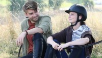 Novinky na streamech: O lidech a koních, Bez milosti i Mooreová v Substance