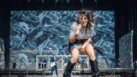 VIDEO: Farna rozpálila rockové publikum v Hradci. Zpívala i v polštině