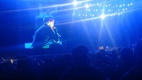 VIDEO: Sex Pistols bavili Rock for People. Legendární punkeři zahráli i Sinatru