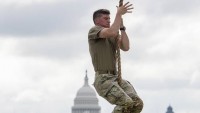 ŽIVĚ: Vojenská přehlídka v USA. Země oslavuje vznik armády i Trumpovy narozeniny