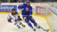S Čechmi aj so Slovákmi je to rovnaké. Slafkovský musí niektoré veci zobrať jedným uchom dnu a druhým von, Nemec má do NHL ťažšiu cestu
