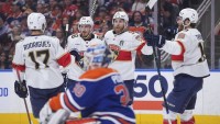 Florida je výhru od obhajoby Stanley Cupu. Vítězství v Edmontonu řídil Marchand