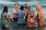 Ženy v Sýrii musí nosit na veřejných plážích burkiny, rozhodla tamní vláda. Výjimku mají luxusní hotely