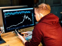 Investori na Slovensku v prvom štvrťroku 2025 stratili: Index klesol, inflácia stále rastie