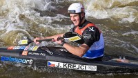 Český úspěch na divoké vodě. Krejčí vyhrál na SP v Pau kayakcross