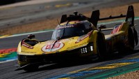 Víťazný hetrik pre Ferrari. Slávna značka obhájila prvenstvo na prestížnych pretekoch