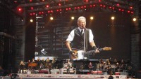 Bruce Springsteen v Praze: Zkritizoval Trumpa a déšť se mu postaral o senzaci