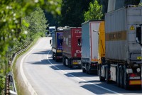 Katastrofálna situácia autodopravcov na Slovensku: Chýbajú tisícky vodičov, štát prichádza o obrovské peniaze!