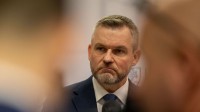 Prezident vyzval Šutaja Eštoka na prehodnotenie zmeny petičného práva