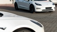 Ceny ojetých aut znovu rostou, jen elektromobily dál ztrácí hodnotu raketovým tempem. Přehled největších propadáků je jich plný