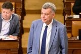 Hlasování o nedůvěře. Starostové vládu neshodí, věří Nerudová. Pavel má strach z možné nestability